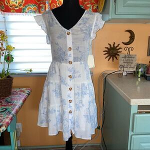 🆕 Sweet Wanderer white rayon-poly blend blue floral, tiered, lined bottom Sz L